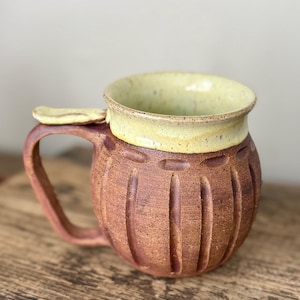 Handgesneden mok van aardewerk: handgemaakt aardewerk, theekopje van 10-12 oz