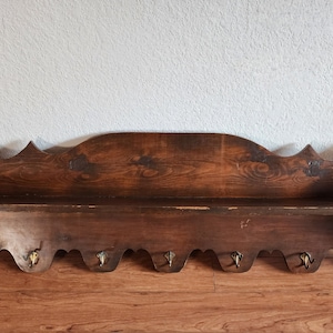 Perchero de pared vintage grande de madera tallada con ganchos
