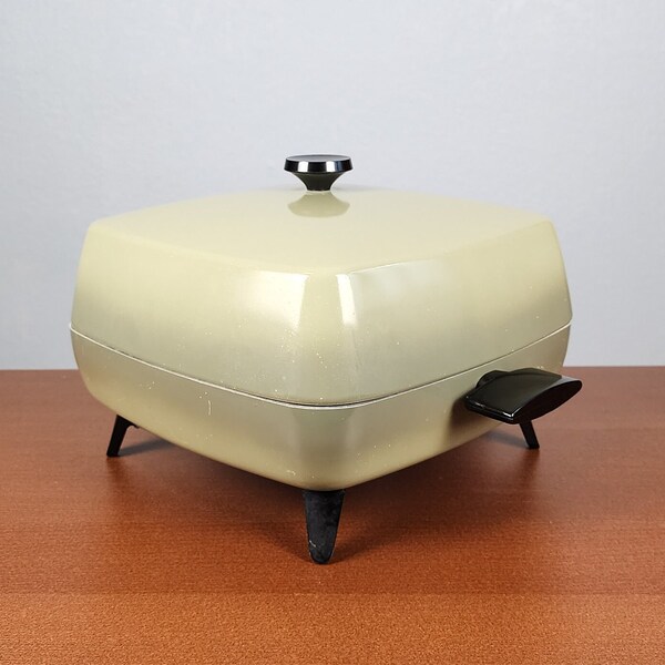 Vintage West Bend Nonstick Electric Skillet, Good Working Condition, Midcentury Modern Small Kitchen Appliance, Made in USA