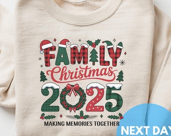 Family Christmas 2025 Sweatshirt – Matching Holiday Outfit Retro Plaid Wreath Graphic Crewneck for Families