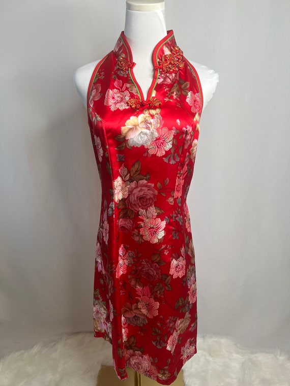 Red floral silk cheongsam dress // size small-med… - image 1