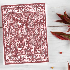 Winterwenskaart, kerstkaart, rood en wit bos, hert, volkskunststijl Geavanceerde ambachtelijke briefpapier Originele kunst, deel de magie!