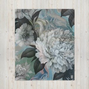 Pour Chinoiserie Chrysanthemum Fleece Throw Blanket- Original Artwork on Soft, Hypoallergenic, Washable Blanket