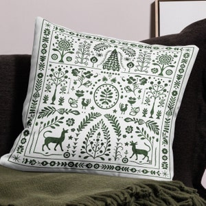 Federa premium per cuscino con design arazzo con albero di pino verde versato, illustrazione originale su fodera per cuscino morbida e lavabile, DAI UN ABBRACCIO!