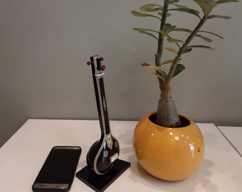 Modelo de tanpura de madera hecho a mano, decoración de instrumento musical indio pintada a mano