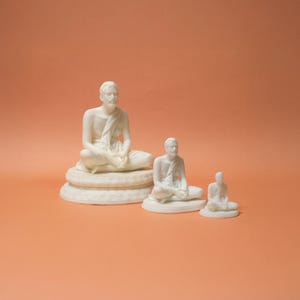 Estatua de Sri Ramakrishna en polvo de mármol / Ídolo lavable / Figura de dios hindú para decoración del templo del hogar 3 inch