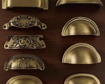 Maniglia vintage in ottone massiccio - 9 diverse opzioni di modello - Distanza tra i fori 64 mm