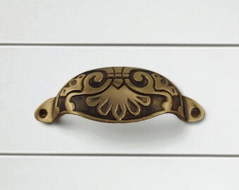 Tirador de taza de latón barroco hecho a mano: tirador de cajón de estilo antiguo