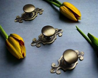 Cabinet Handles , Antique Brass Knobs , Cabinet Knobs , Vintage Drawer Pulls , Kitchen Knobs , Drawer Handles , Modern Drawer Pulls