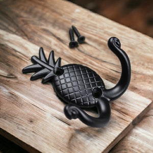 Zwarte kapstokken, handdoekhouder, ananasvormige metalen hanger, zwarte decoratieve haken, metalen zwarte haken voor wasruimte