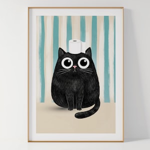 Puede incluir: Una impresión artística enmarcada que presenta un gato negro de dibujos animados con ojos grandes y un rollo de papel higiénico en la cabeza. El gato está sentado frente a un fondo a rayas beige y turquesa. La obra es caprichosa y humorística.