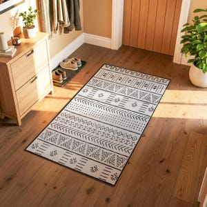 Afrikanischer Schlammtuch-inspirierter Flurteppich, Geometrischer Schwarz-Weiß-Teppich, Kelimteppich im marokkanischen Stil