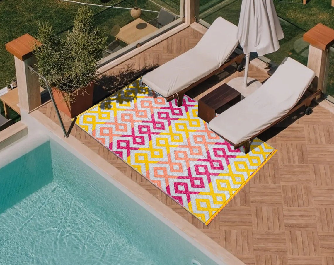 Outdoor Plastic Straw Rug, Beach and Pool Mat, Lightweight and Portable ...