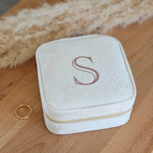 Personalisiertes Schmuckkästchen| Samtschmuckkästchen| Schmuckaufbewahrung mit buchstabe| Reiseschmuckkästchen| Schmuckschatulle|Schmucketui