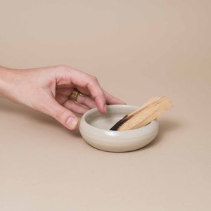 Ceramic holder La hermana small Palo Santo holder incense holder decorative plate jewelry plate handmade ceramic plate image 1