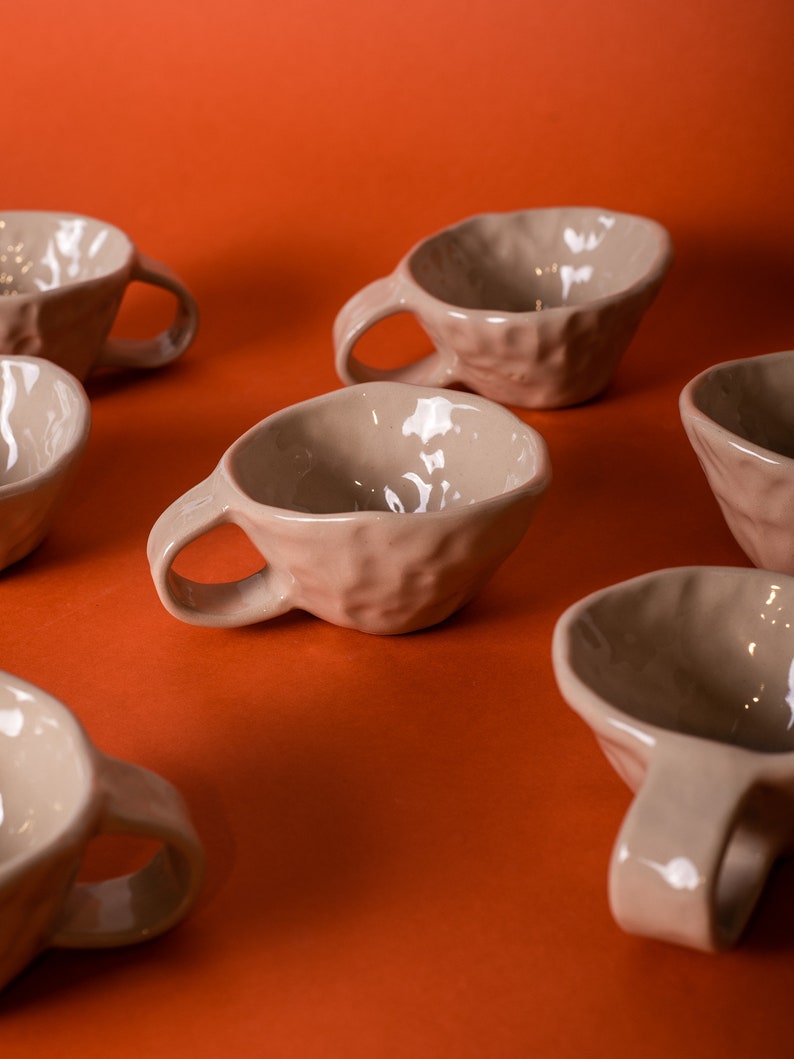 kleine Kaffee Keramik TASSE minimalistische Tasse unregelmäßige Tasse Lungo Tasse doppio Tasse einzigartige Geschenktasse Tasse Geschenk für sie Bild 6