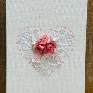Preciosas tarjetas de recuerdo en tamaño A6 hechas a mano en 3D para todas las ocasiones. Todas nuestras tarjetas están hechas a mano con mucho cariño con flores de papel en 3D y perlas y gemas de colores.