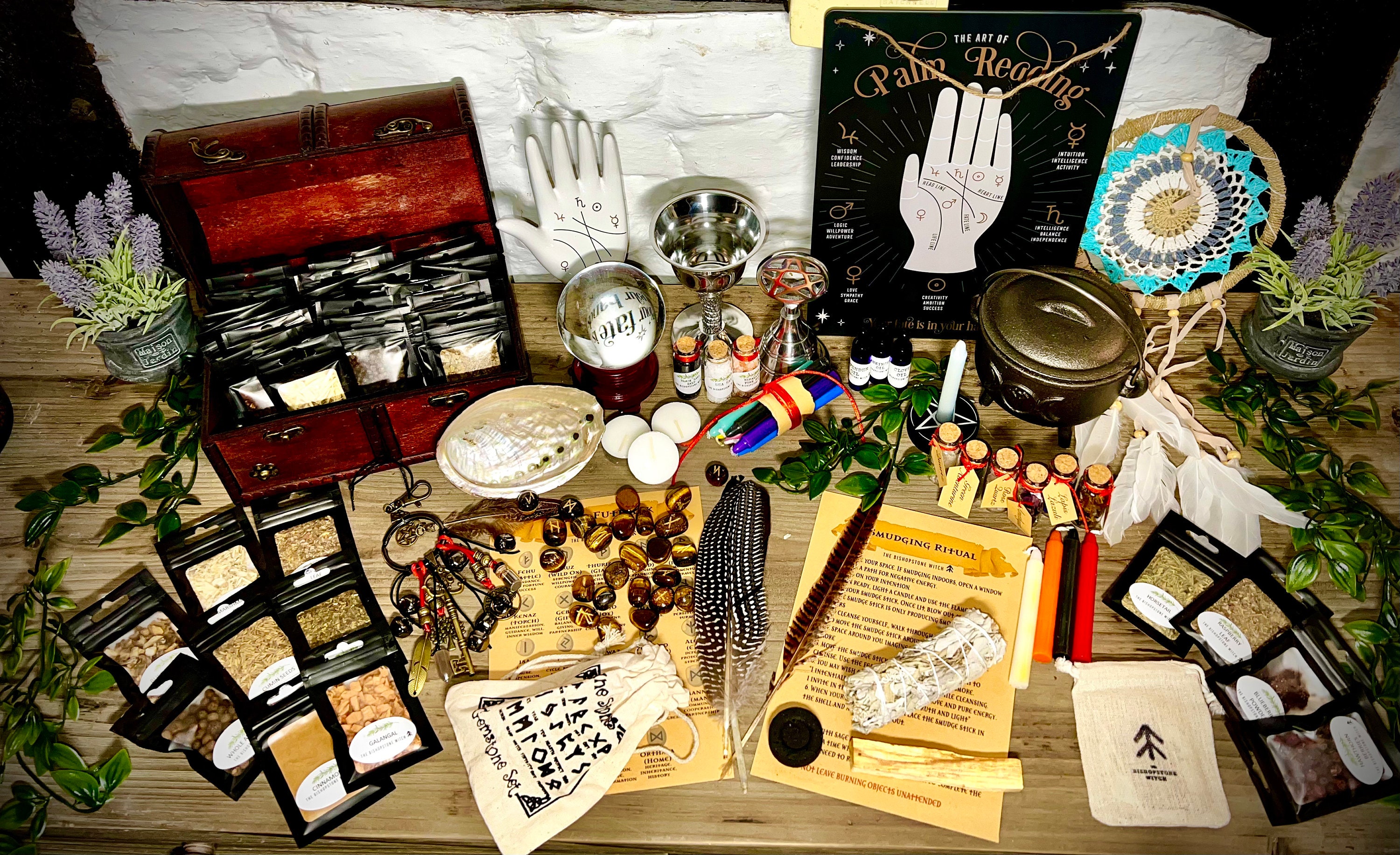 30 Herbs Witchcraft Kit Dried Herb Kit with Crystal Spoon Magic Witch  Toolkit Dried Flower Witchcraft Supplies Christmas Gift