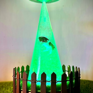 UFO Alien Cow Abduction Lamp Night Light - Detachable UFO with lights and sound - RGB Light - Choose the colour! Free postage + Free gift!