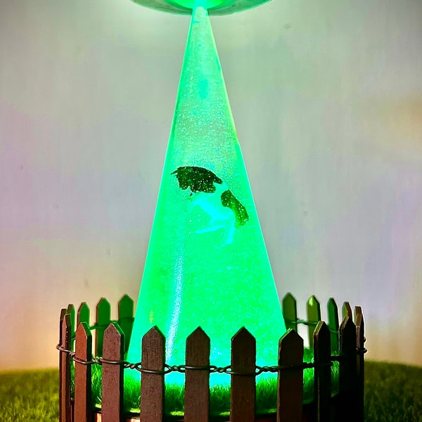 UFO Alien Cow Abduction Lamp Night Light - Detachable UFO with lights and sound - RGB Light - Choose the colour! Free postage + Free gift!