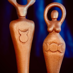 Statues d'autel - déesse en spirale et dieu cornu - Hécate, Cernunnos, Pan, homme vert, wicca, païen, sorcellerie
