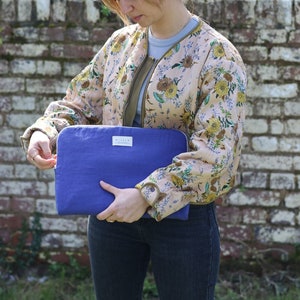 Blue linen laptop bag image 4
