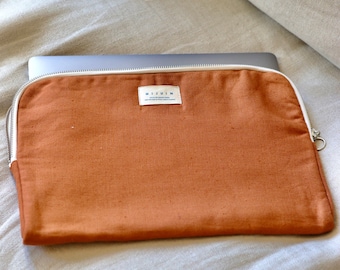 Caramel linen laptop sleeve