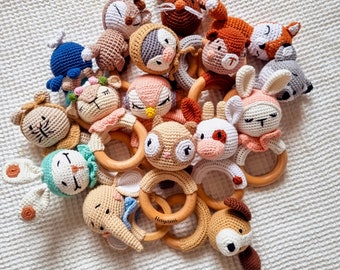 Hochets animaux crochets - hochets amigurumi en coton - jouets en bois pour bébé à partir de 3 mois - idéal cadeau naissance personnalisé