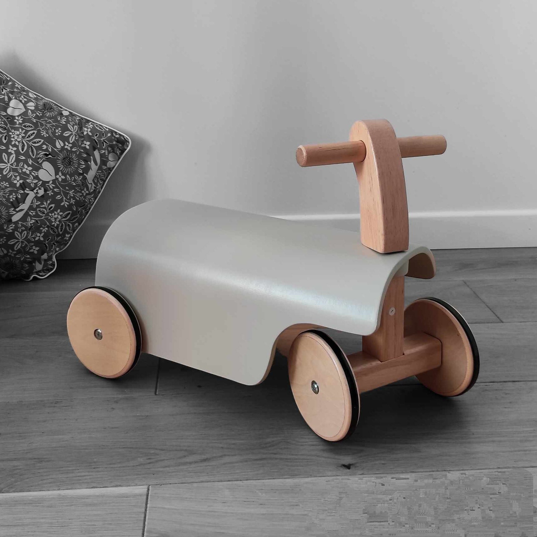 Chariot poussette en bois - Bleu gris Kid's Concept pour chambre enfant -  Les Enfants du Design