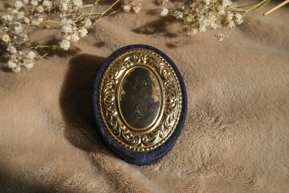 Vintage velvet ring box with silver carved cover … - image 3