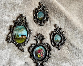 Set van 4 kleine vintage sierlijke goudmessing fotolijstjes met bloemenschilderijen Wanddecoratie vintage Italiaanse kunstdecoratie housewarmingcadeau