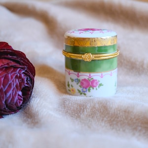 White floral china trinket box Vintage hand-painted pill box Vintage Trinket Box Lidded Box woth floral motif Wedding ring box Gift for her