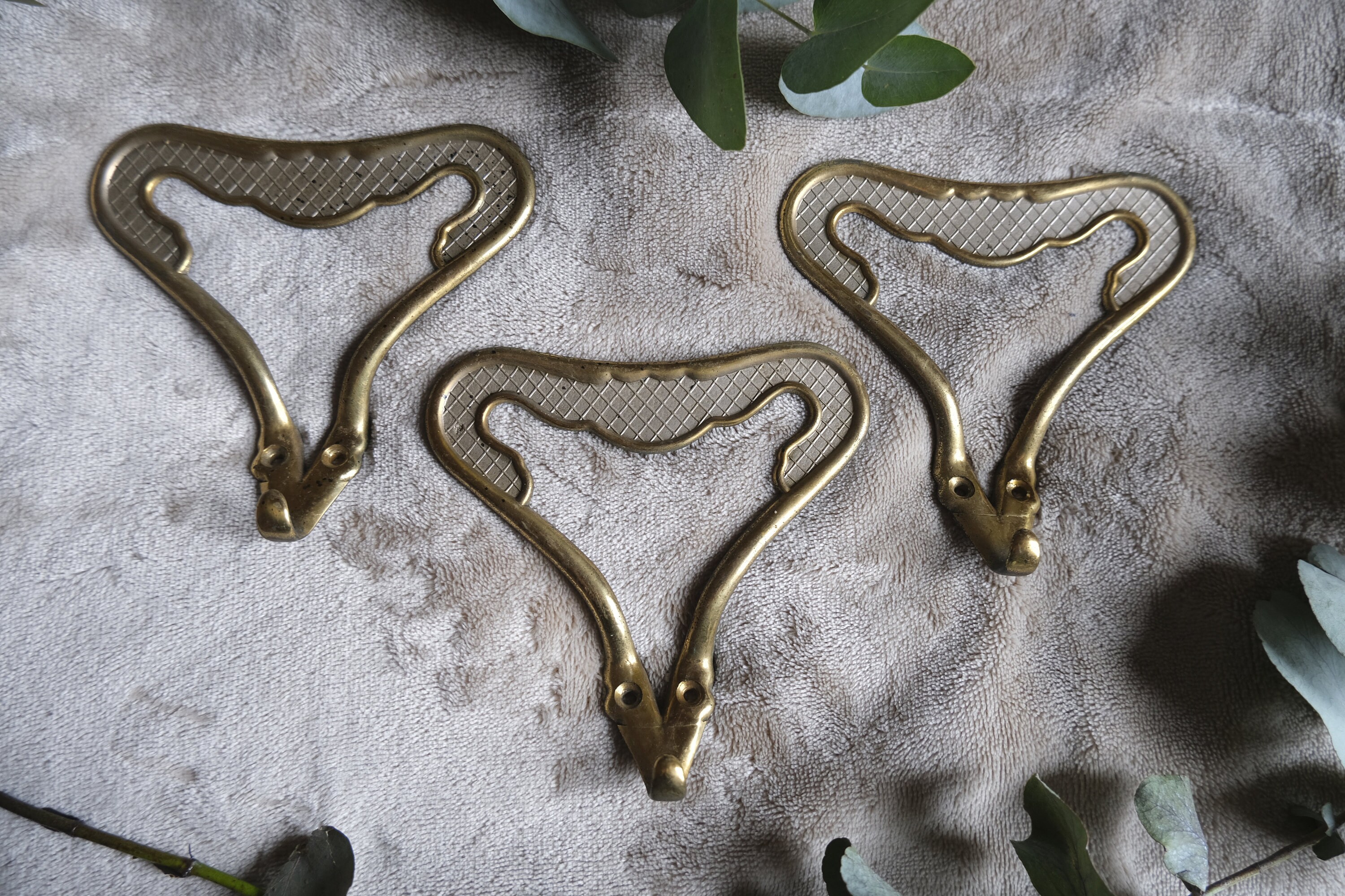 ヴィンテージ彫刻真鍮コートフック 3個セット イタリア製 - Etsy 日本