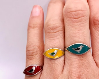 Colorful bird Ring. Bird ring made of silver and enamel in three colors.