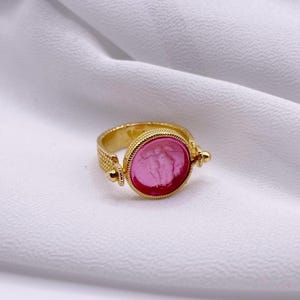 Sterling Silver Gold-Plated Pink Intaglio Glass Ring – Vintage-Inspired Statement Jewelry