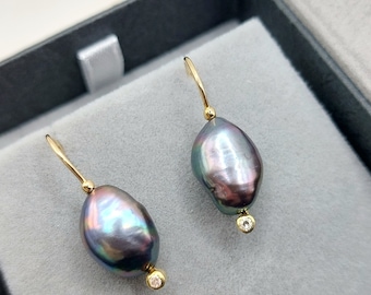 Ohrringe aus schwarzem Perldraht mit weißen Brillanten. Handgemachte Ohrringe aus 14k Gold mit Süßwasserperlen und natürlichen Diamanten. Geschenk für sie.
