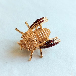 Vintage Bee brooch in Vintage gold tone metal and deep red rhinestones on the feathers. Charming vintage style bee brooch Gift for her.