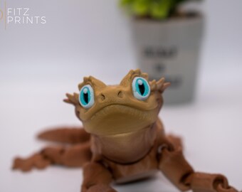 3D Printed Crested Gecko Customizable Articulating- Gradient Brown with Personalized Eye Options