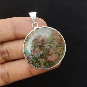 Ciondolo con pietra preziosa di cianite naturale: collana vintage con castone placcato argento