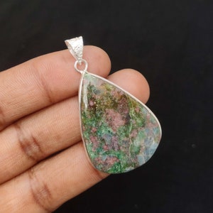 Collana con pietra preziosa di cianite naturale: pendente placcato in argento sterling 925