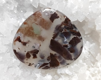 Aquaprase cabochon: natuurlijke chalcedoon edelsteen, vrije vorm sieradensteen (44 kt, 34 x 19 x 5 mm) GS-1070