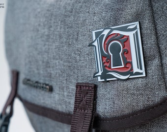 Szpilka emaliowana Flores Six Siege - Szpilki operatora Rainbow Six Siege - Szpilka operatora Flores - Prezenty Rainbow Six Siege - Oficjalnie licencjonowana szpilka