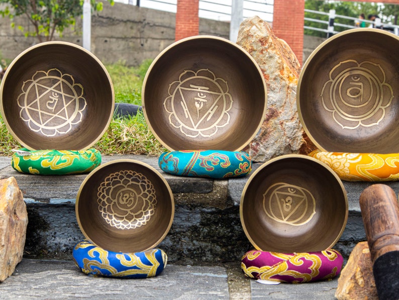 Chakra Engraved Singing Bowl Set of 7 Meditation Bowls for Sound ...