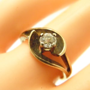 Antique 9ct Gold Dia Gilt Twist Solitaire Ring Size O 1/2 (US Size 7.5)