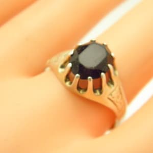 Vintage 9ct White Gold Ag Garnet Solitaire Gypsy Ring Band Size U (US Size 10.25)