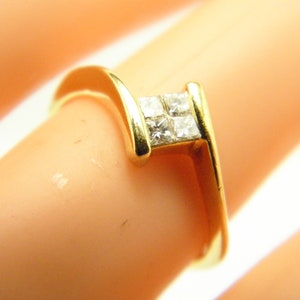 Vintage 18ct Gold Princess Diamond Twist Solitaire Ring Band Size J 1/2 (US Size 5)