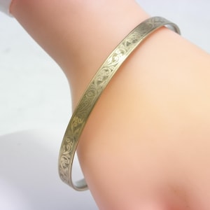Vintage 9ct Gold MC Engraved Slave Bangle c1940 6mm Wide, 9.5 Inch 23g