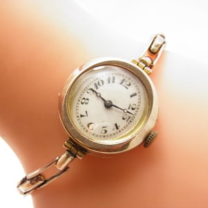 Antique Vertex Revue 9ct Gold Wristwatch 15 Jewels Swiss c1920s Good Working Condition