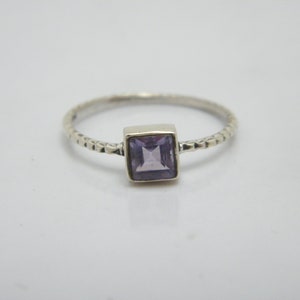Antique / Vintage Sterling Silver Amethyst Solitaire Band Ring Size L 1/2 (US Size 6)