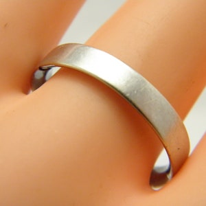 Vintage 18ct Heavy White Gold Diamond Wedding Ring Band Size V (US Size 10.75)